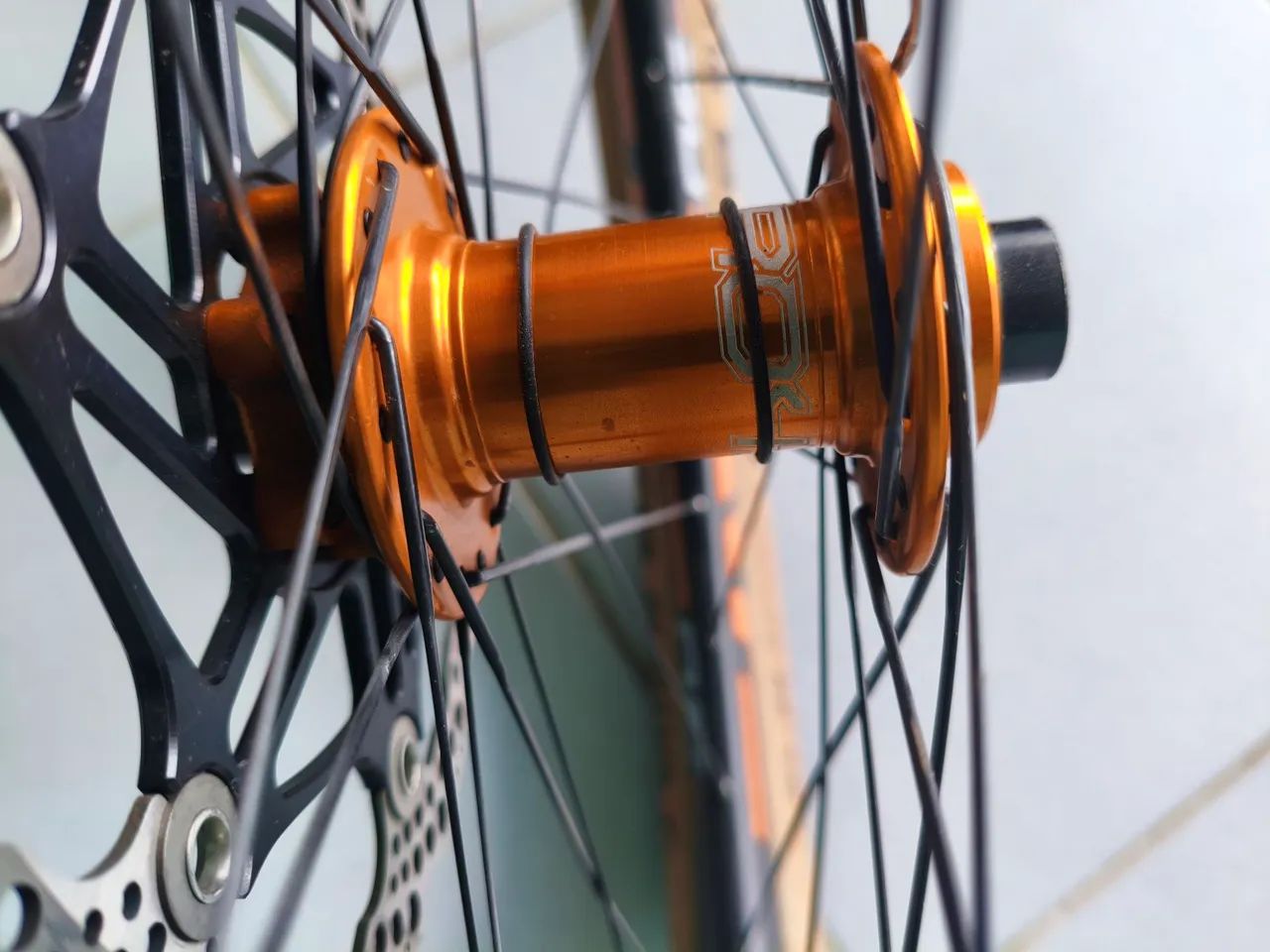 Par aros 29 carbono com pneus - Foto 5