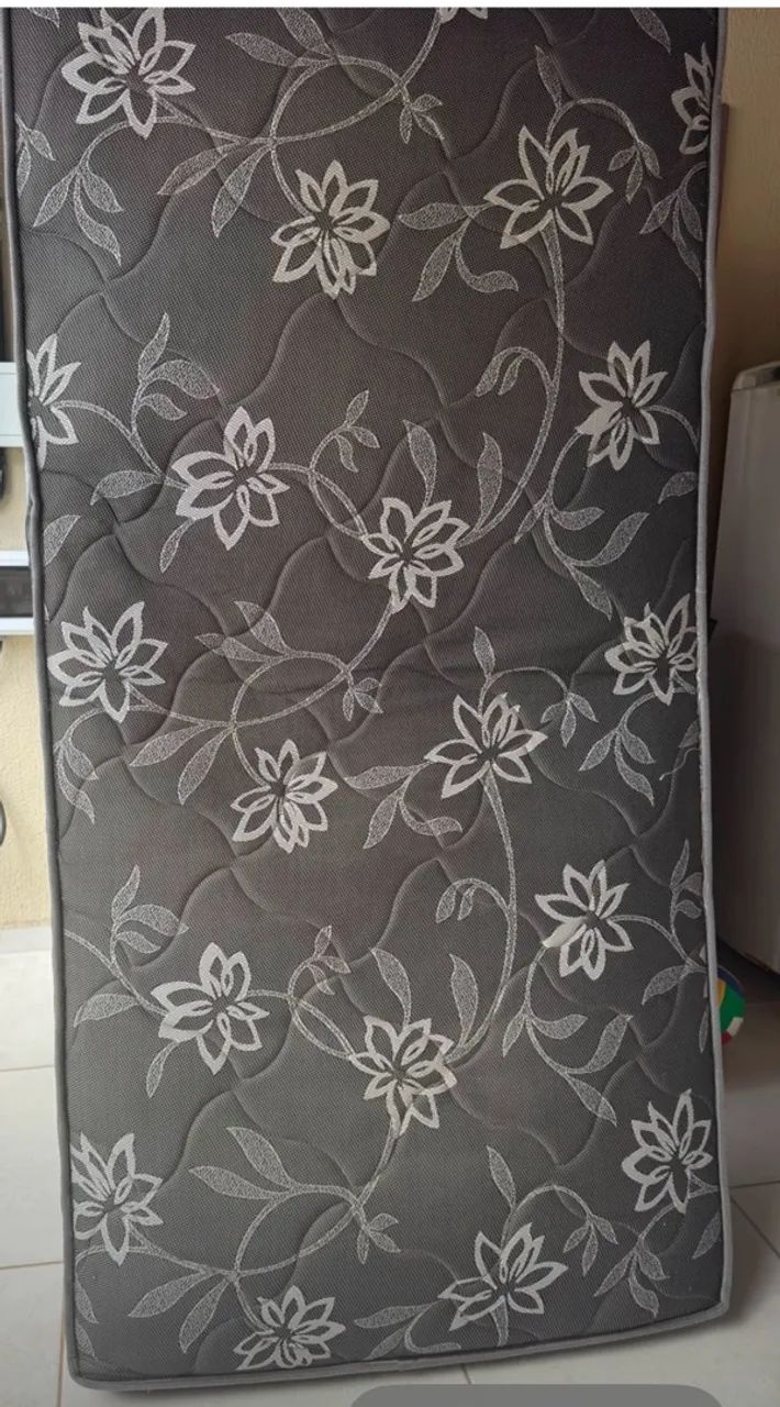 Vende -se cama box solteiro 