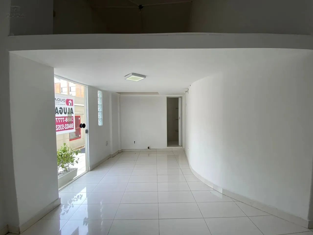 Sala comercial aérea medindo 23m² com 1 banheiro. - Foto 5