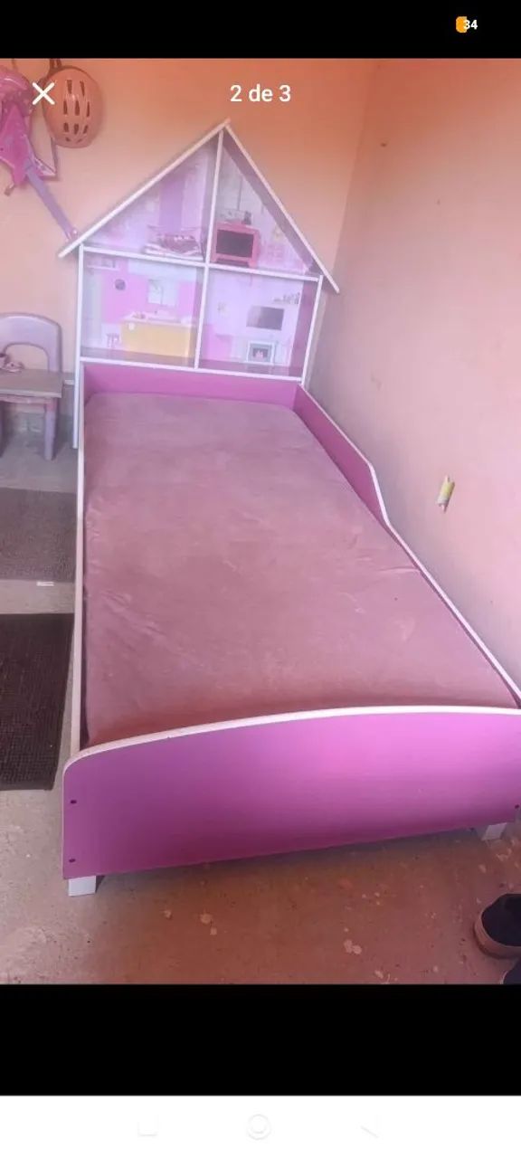 Vendo cama com colchão infantil rosa em formato de casinha  - Foto 2