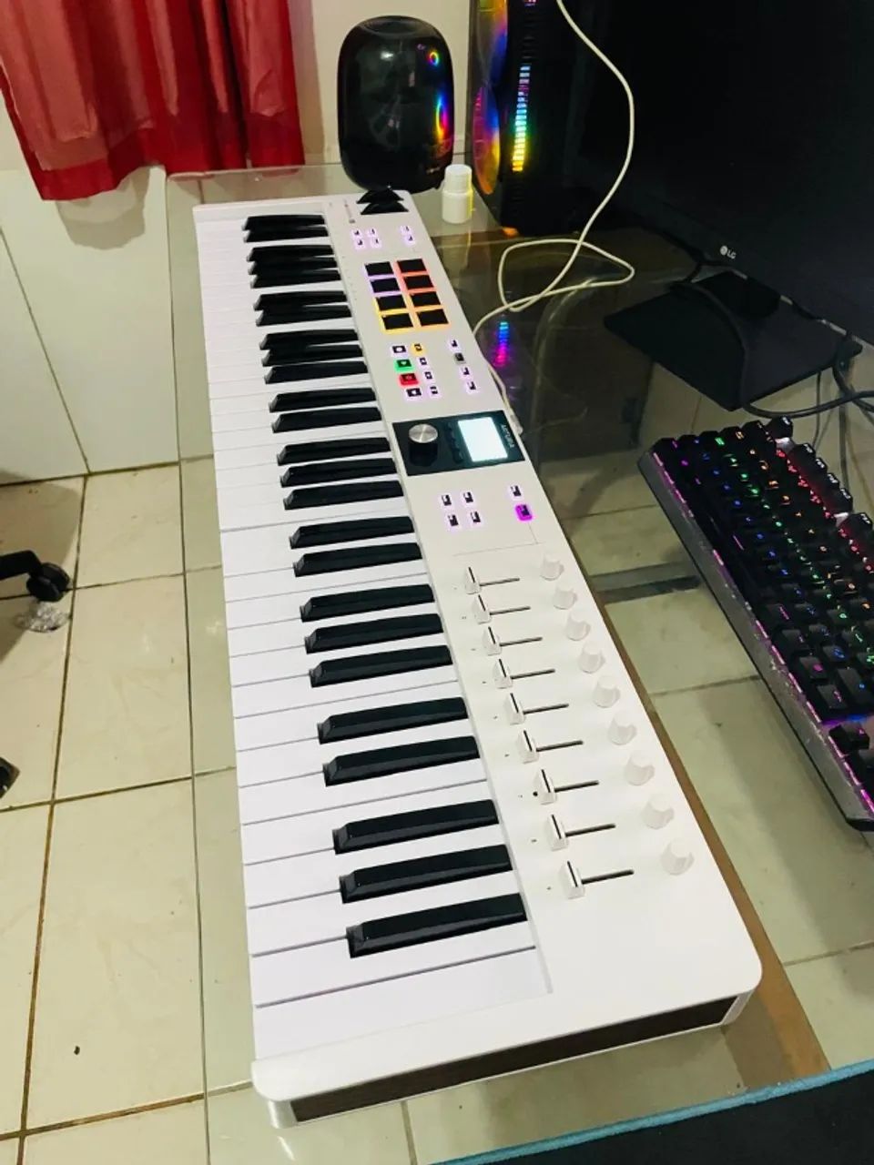 Arturia KeyLab Essential 61 MK3 + caixa + BAG 1,5 ano de uso - Impecável