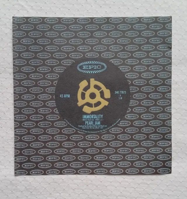 Encarte frontal do CD Pearl Jam - Immortality