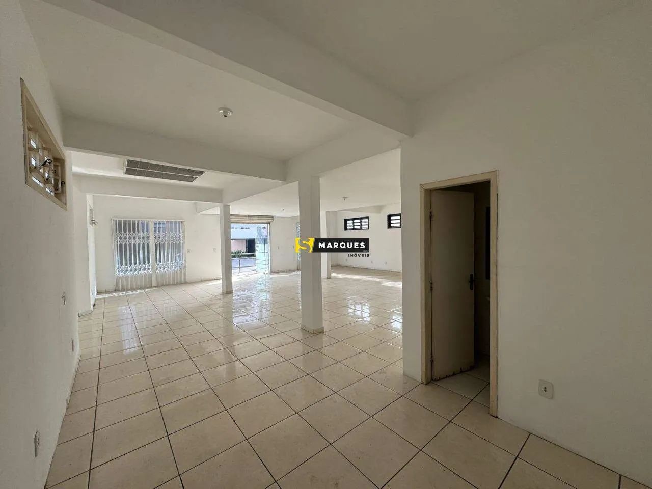 Sala Comercial com 110 m² de área privativa no bairro Costa e Silva. - Foto 4