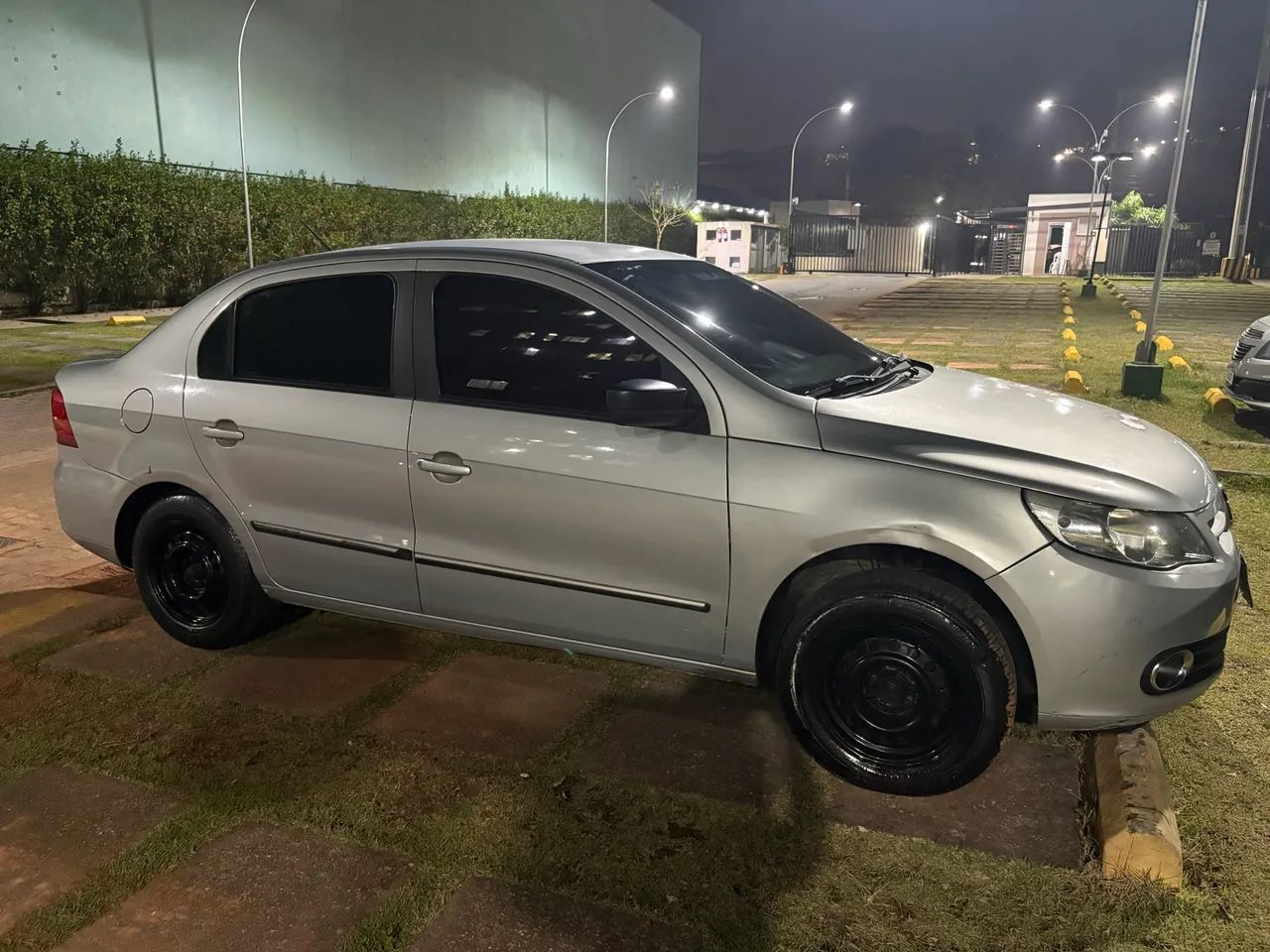 Volkswagen Voyage VOYAGE 1.0/1.0 City Mi Total Flex 8V 4p 2010