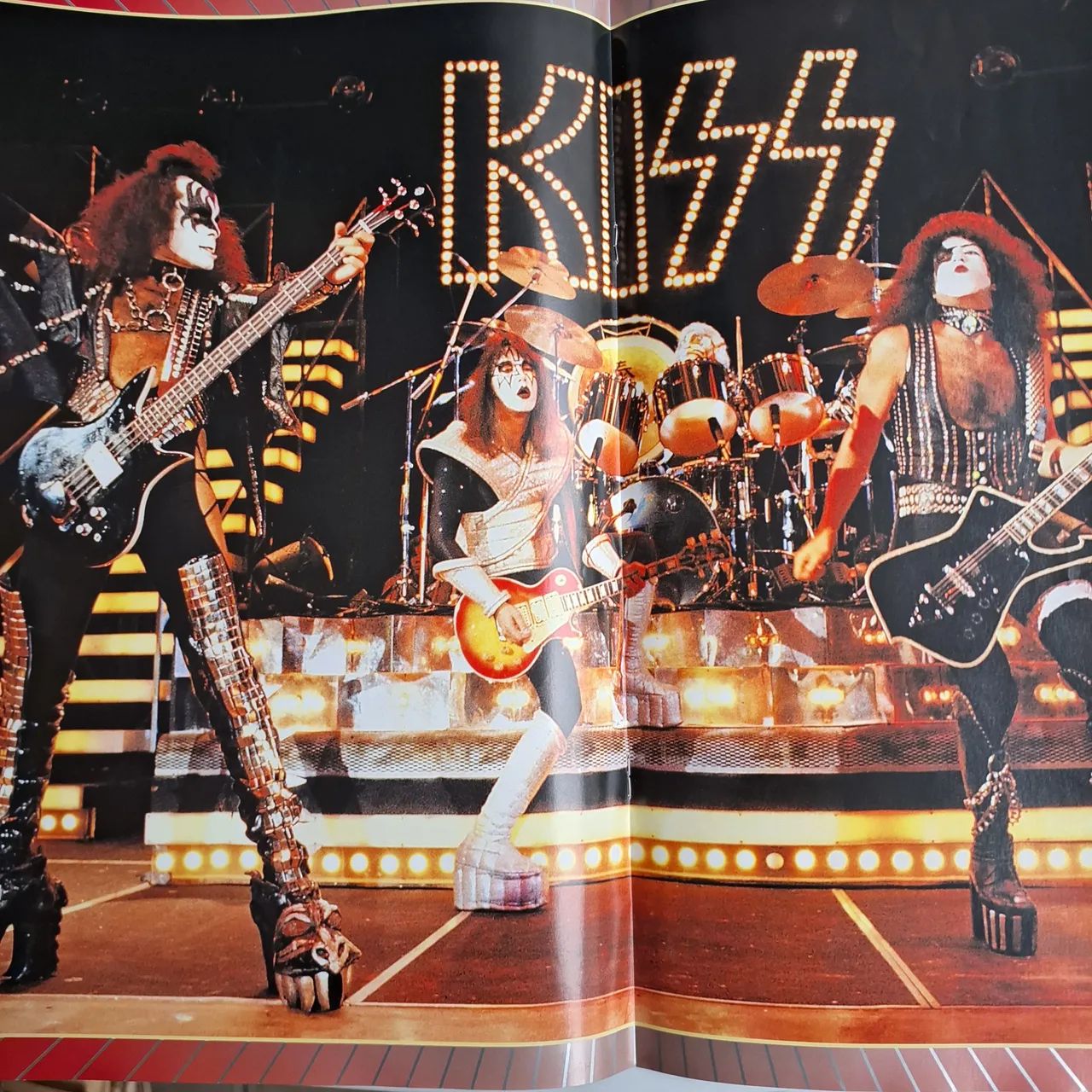 Livro Kiss Tour Alive in Japan 2003 raro! - Livros e revistas