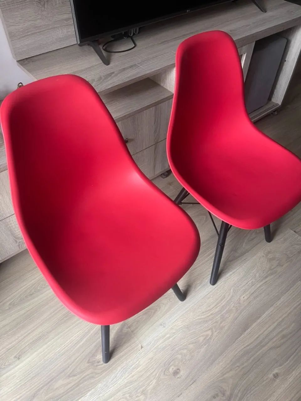Cadeiras Charles Eames Eiffel Wood Vermelhas (Par) - Seminovas - Foto 2