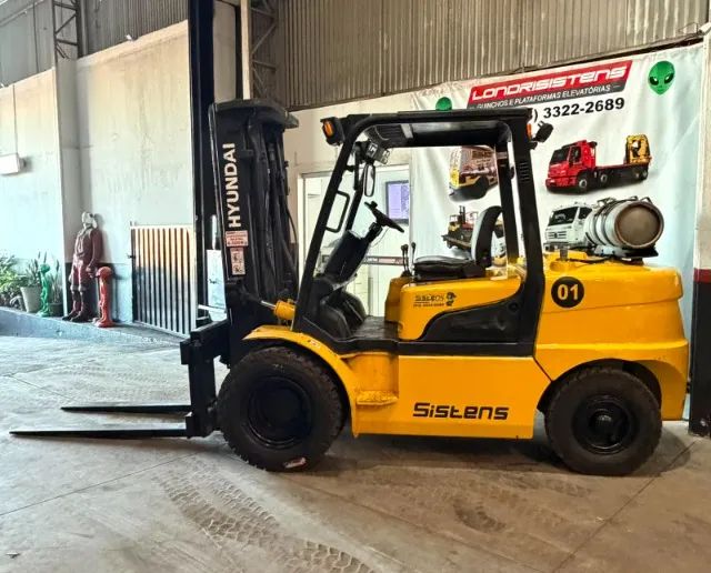 Empilhadeira GLP 4.500kg -  PRONTA PARA O TRABALHO!