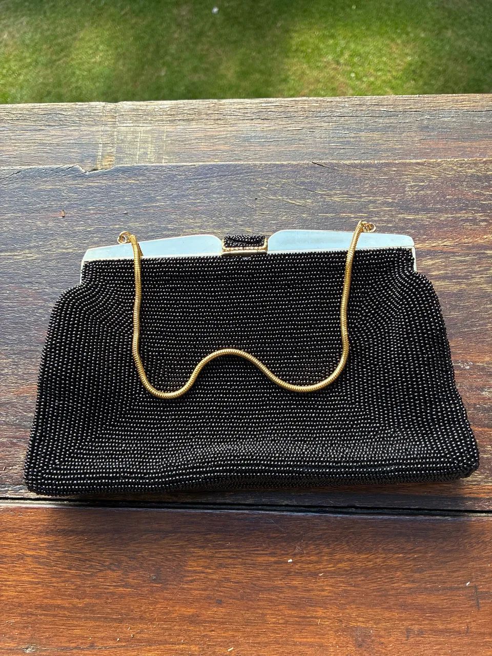 Bolsa vintage em brilho preto 
