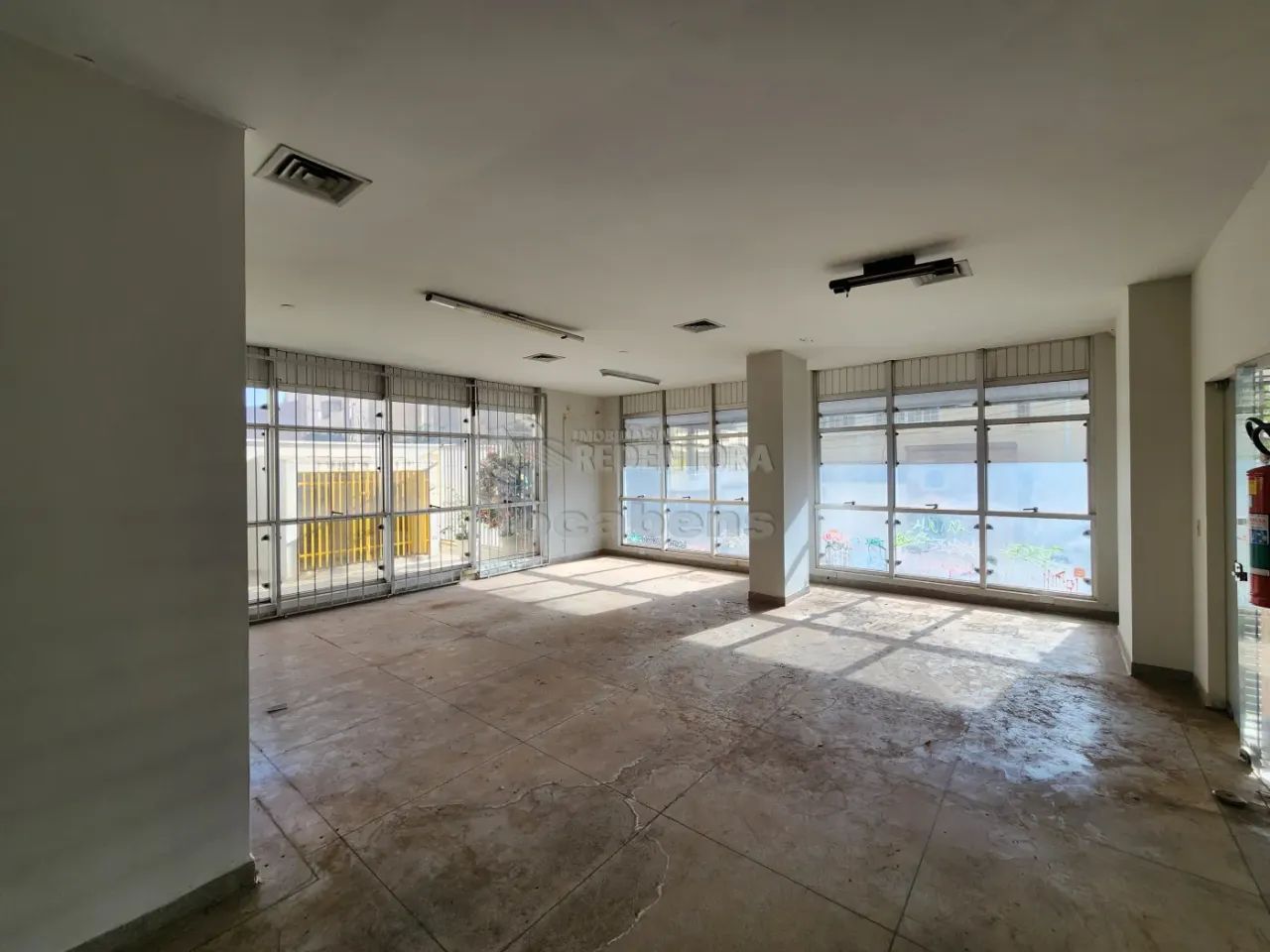 Ótimo Salão Comercial no Centro com 3,5metros de pé direito - Foto 2