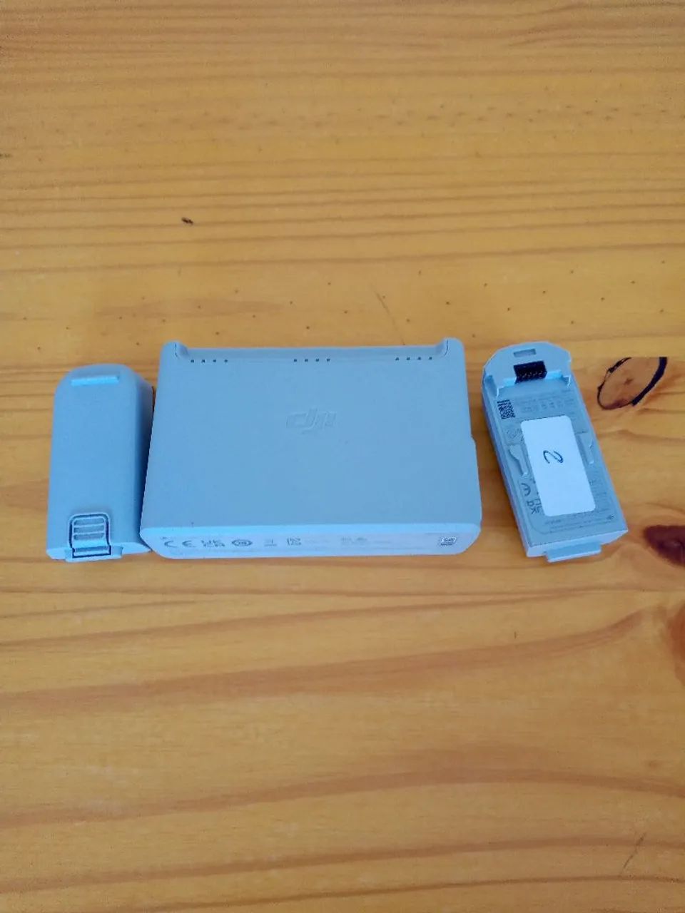Duas baterias e um hub de carregamento para drone DJI NEO 1 - Foto 4