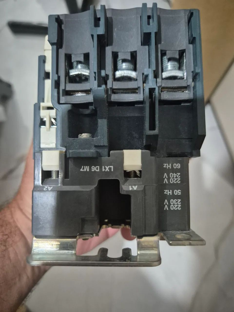 Contator tripolar Schneider lc1d80, 220v, novo, fora da embalagem  - Foto 3