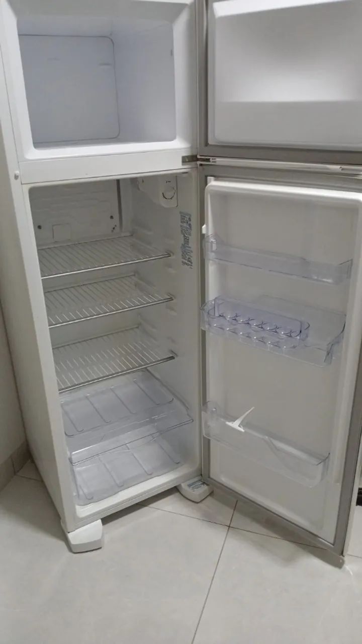 Geladeira usada muito bem conservada  - Foto 4