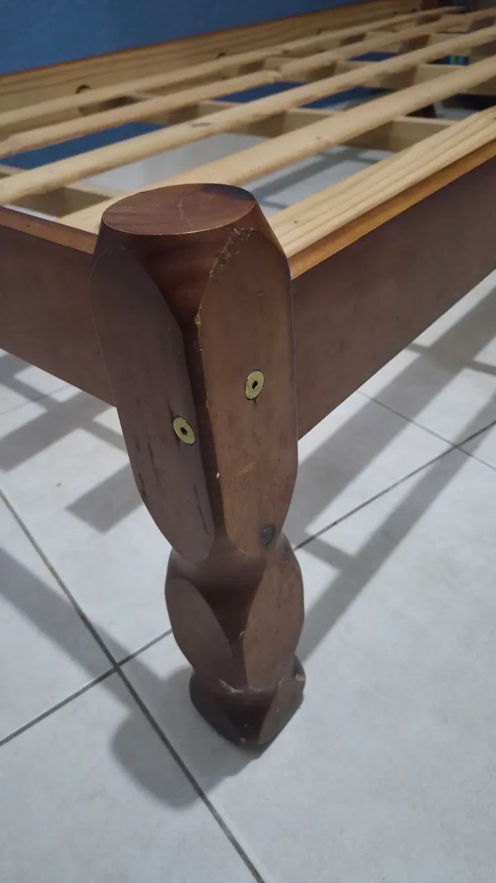 Cama de madeira maciça torneada estilo colonial - Foto 2