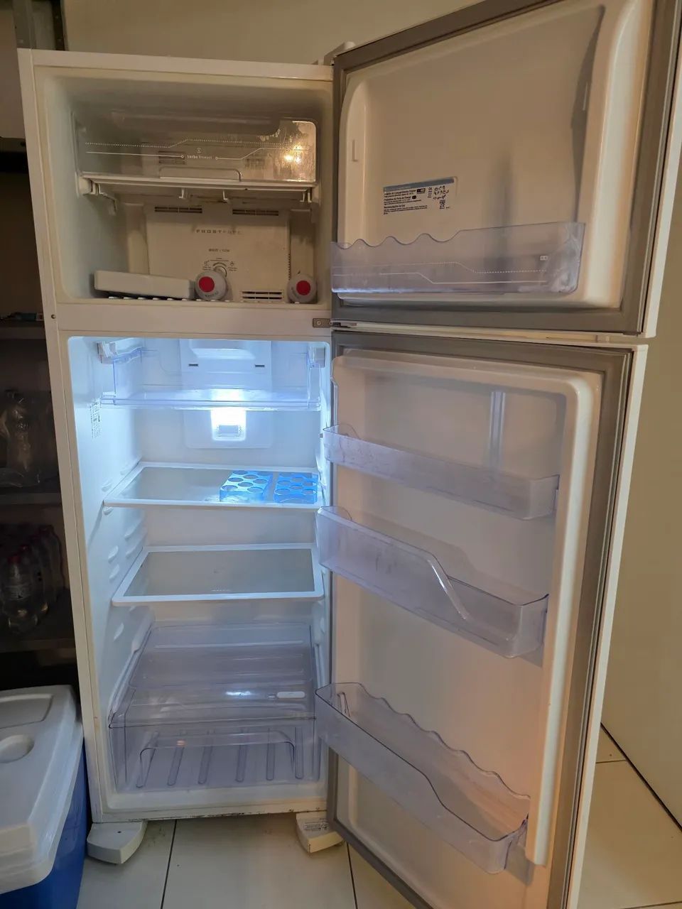 Geladeira Electrolux 210Vac - Foto 3