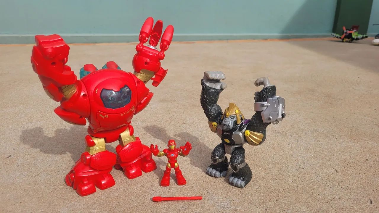 Kit Playskool Heroes: Hulkbuster e Gorila DC - Foto 2