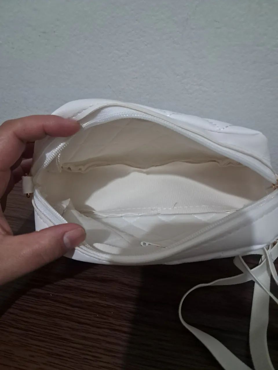 Bolsinha nova com um pequeno defeito  - Foto 3