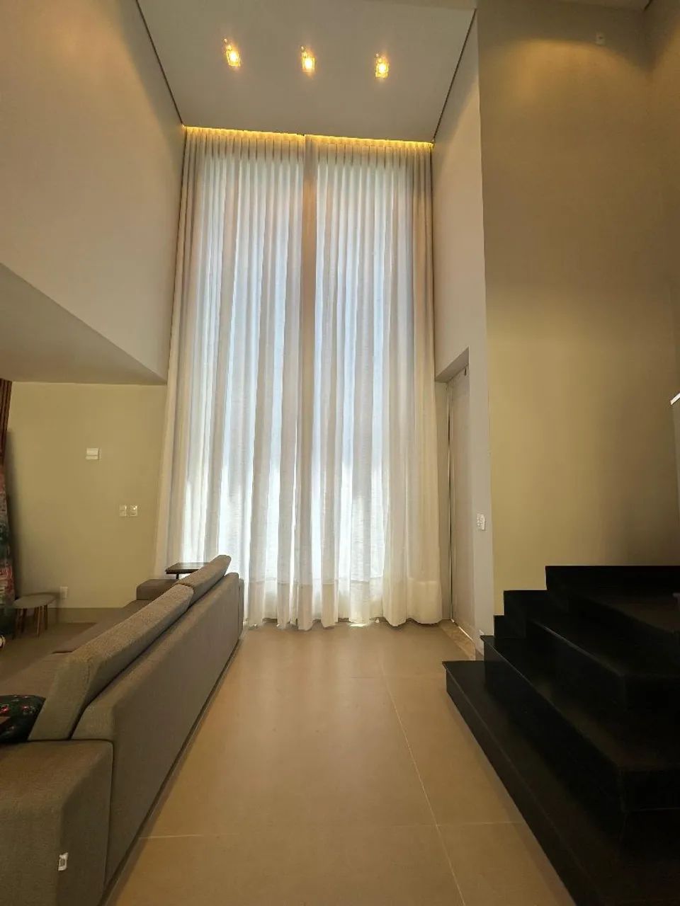 Cortinas Pé direito automática 