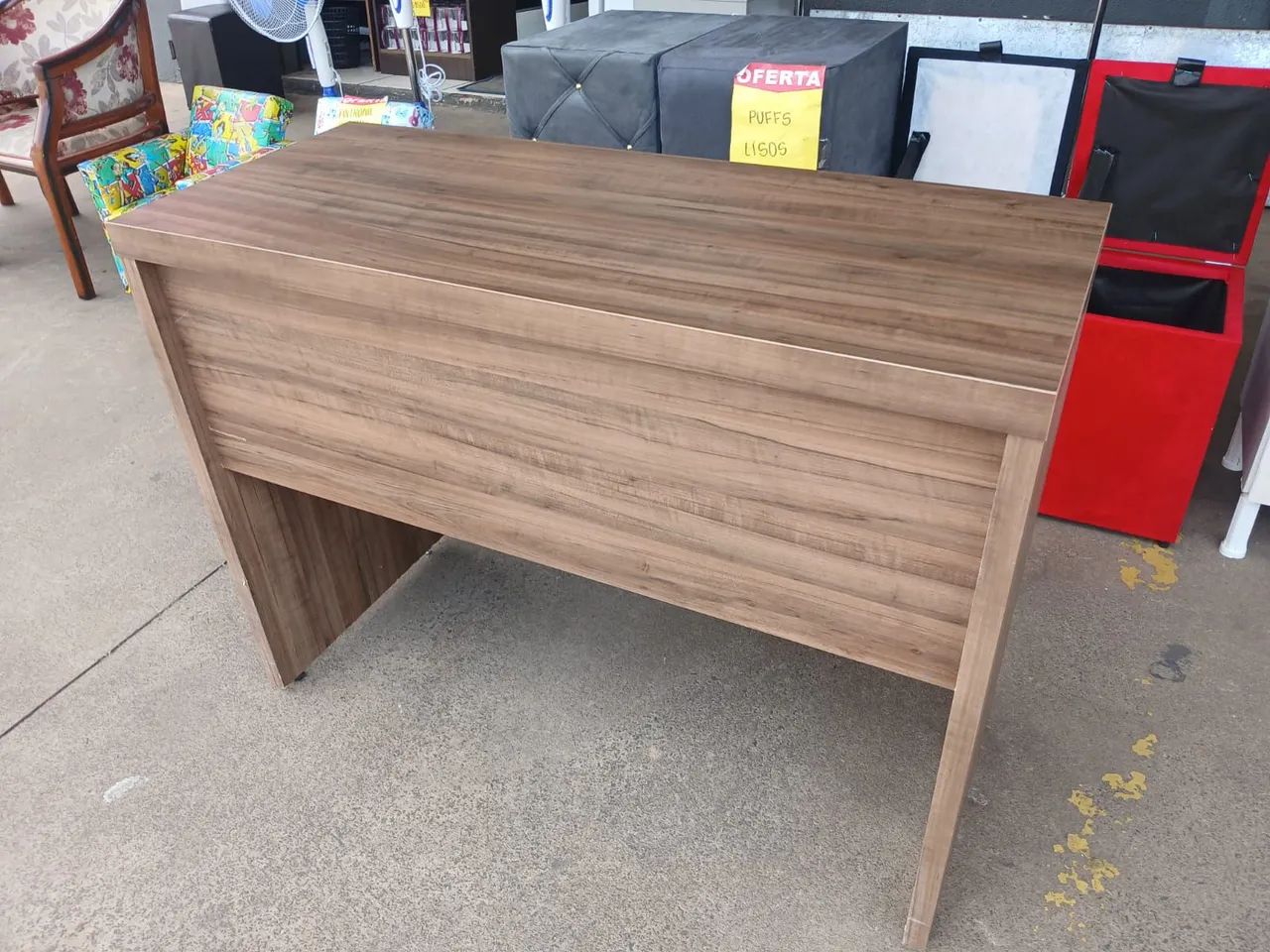 Mesa escrivaninha em MDF semi-nova conservada  - Foto 4