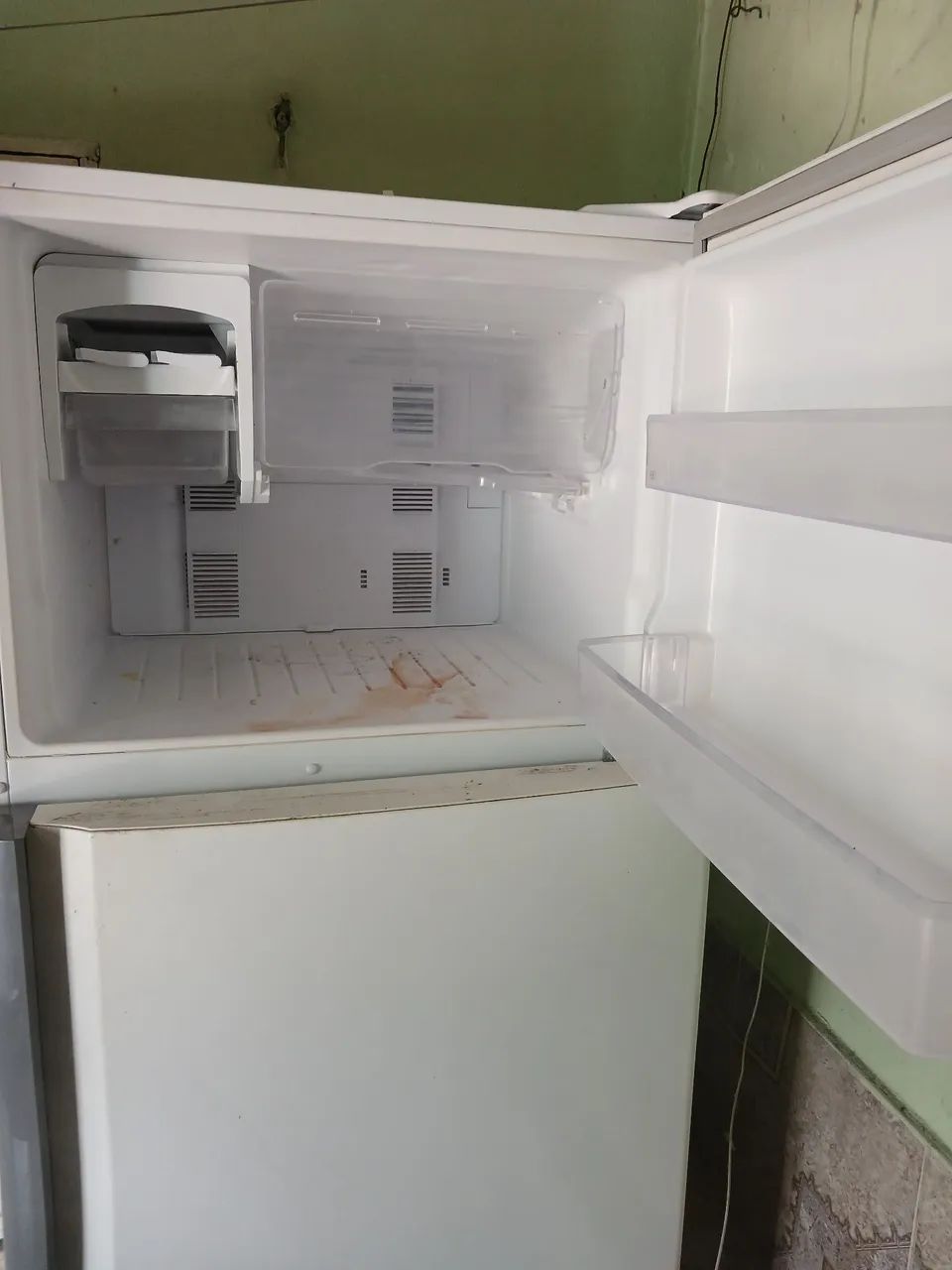 Vendo uma geladeira  - Foto 2