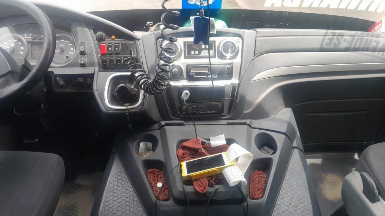 Micro ônibus bem conservado *19