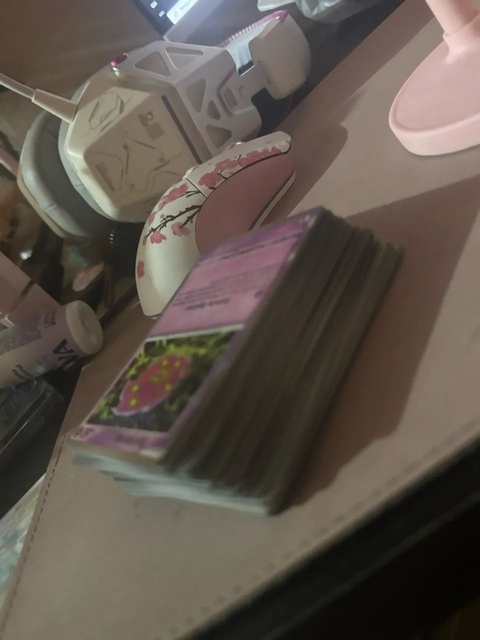 lote 80 cartinhas pokemon básicas e foil - Foto 2