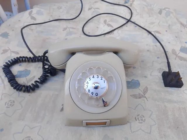 Telefone antigo (para colecionadores - não funciona))