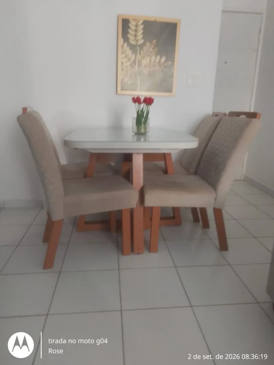 Mesa com 4 cadeiras 