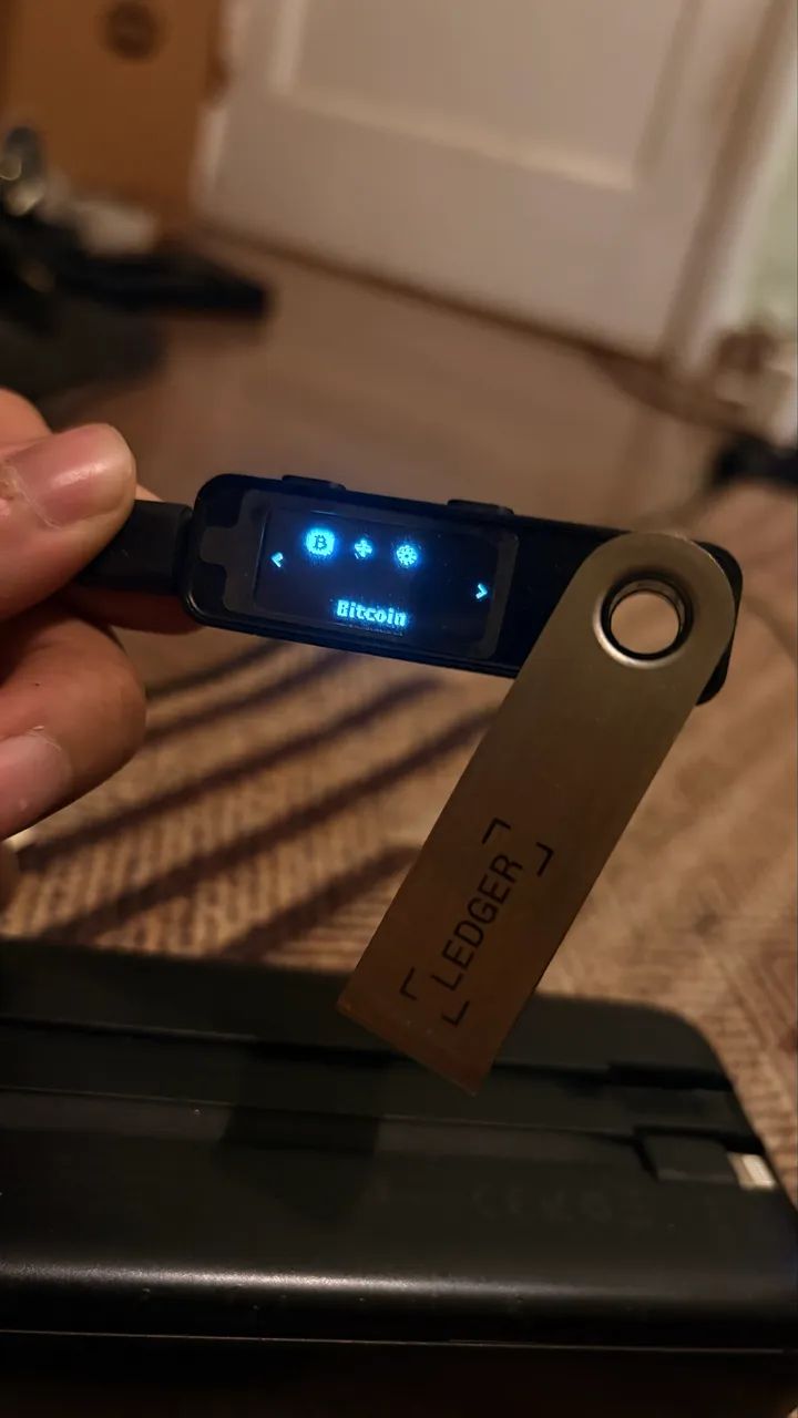 Carteira de cripto moedas Ledger nano S Plus (com caixa) - Foto 5