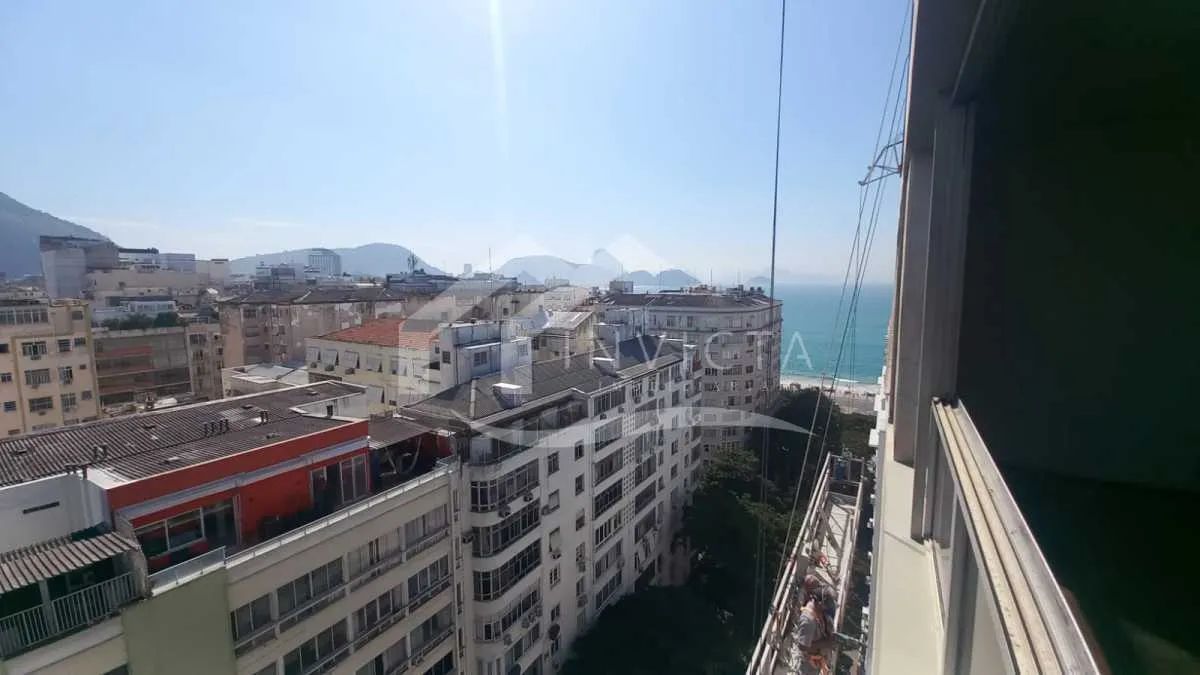DUPLEX DE 4 QUARTOS, 2 SALAS E 5 VAGAS NA ESCRITURA!!!