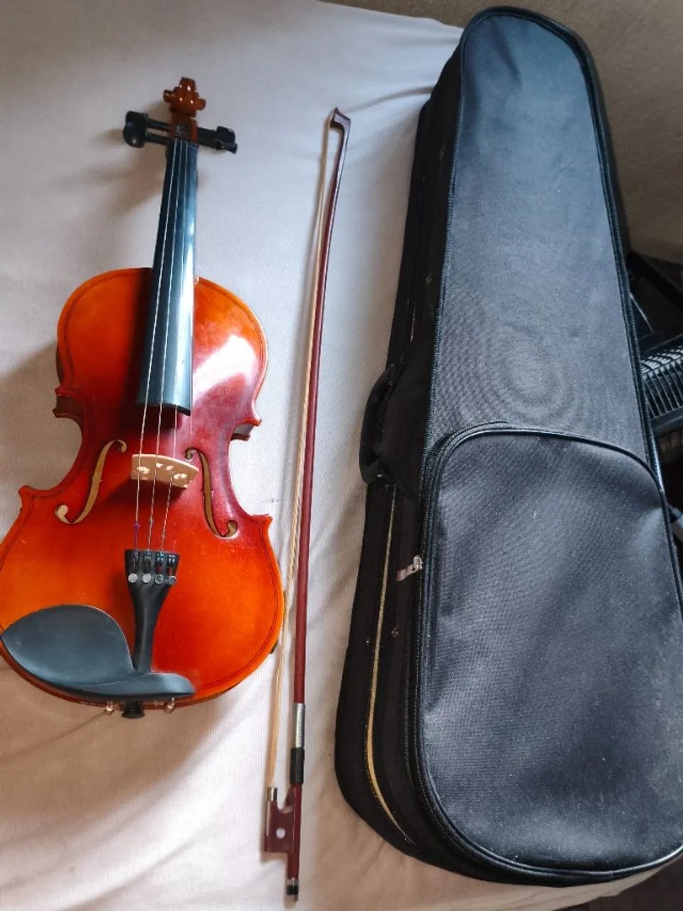 Violino acústico completo e com estojo 