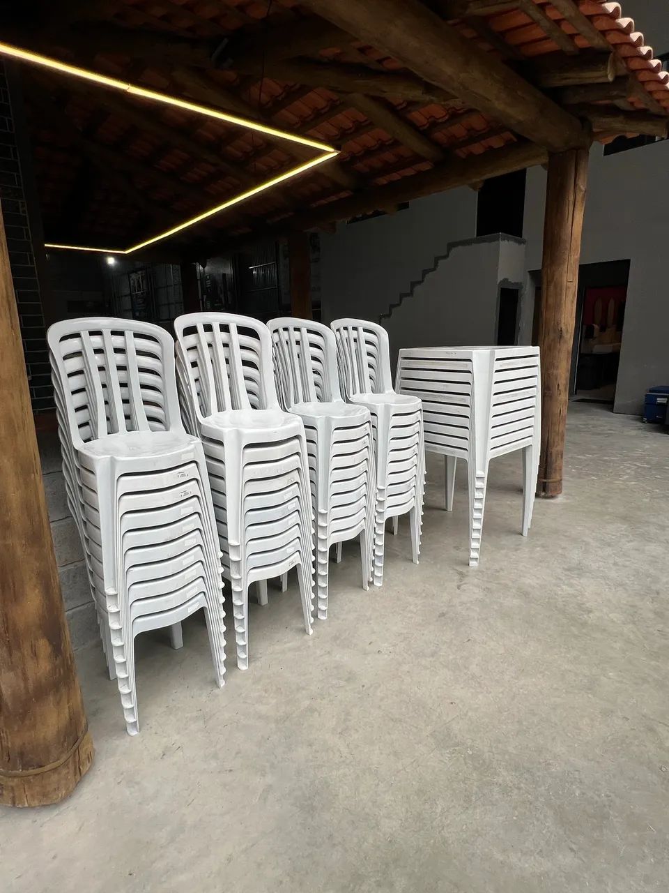 Mesas e cadeiras está a venda  - Foto 2