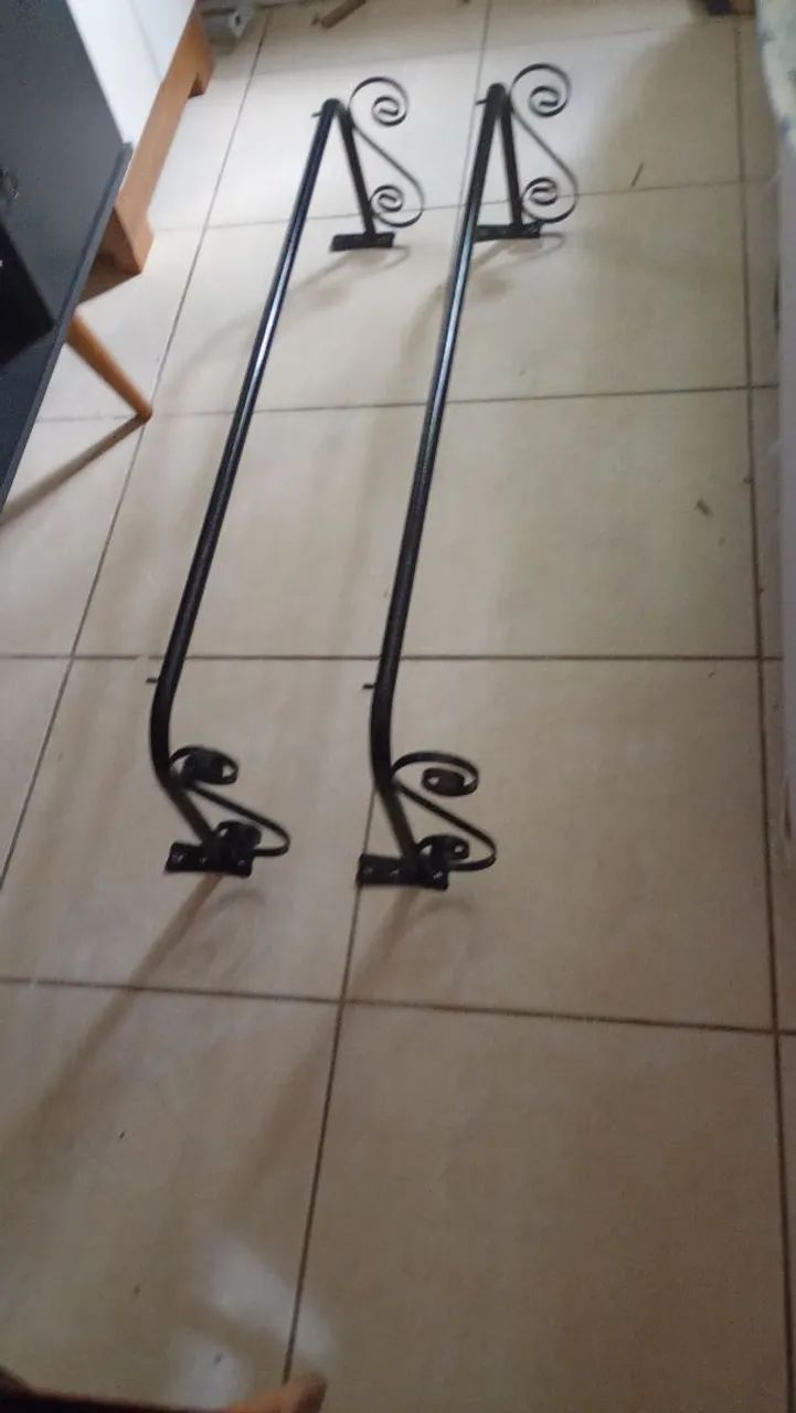 Araras de parede as roupas