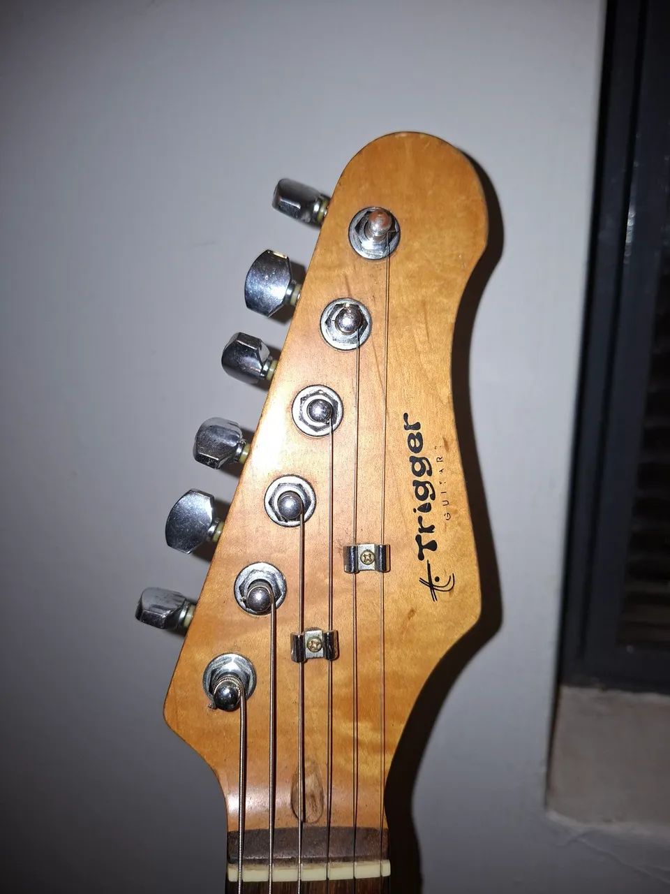 Guitarra Stratocaster Creme Trigger  - Foto 2