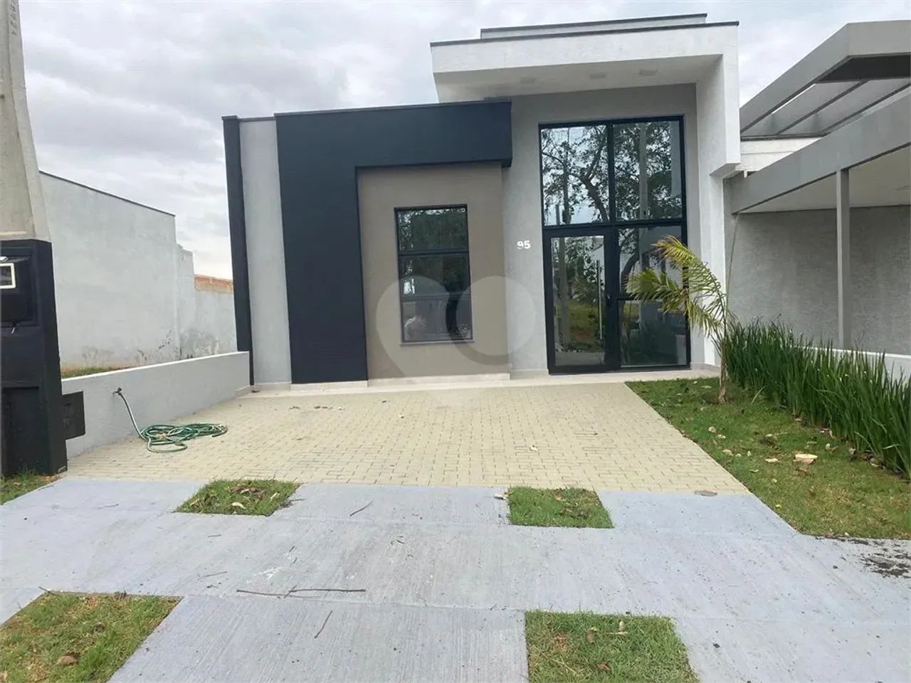 Casa à venda com 3 quartos, sendo 2 suítes, no condomínio Residencial Jardim, Sorocaba - S
