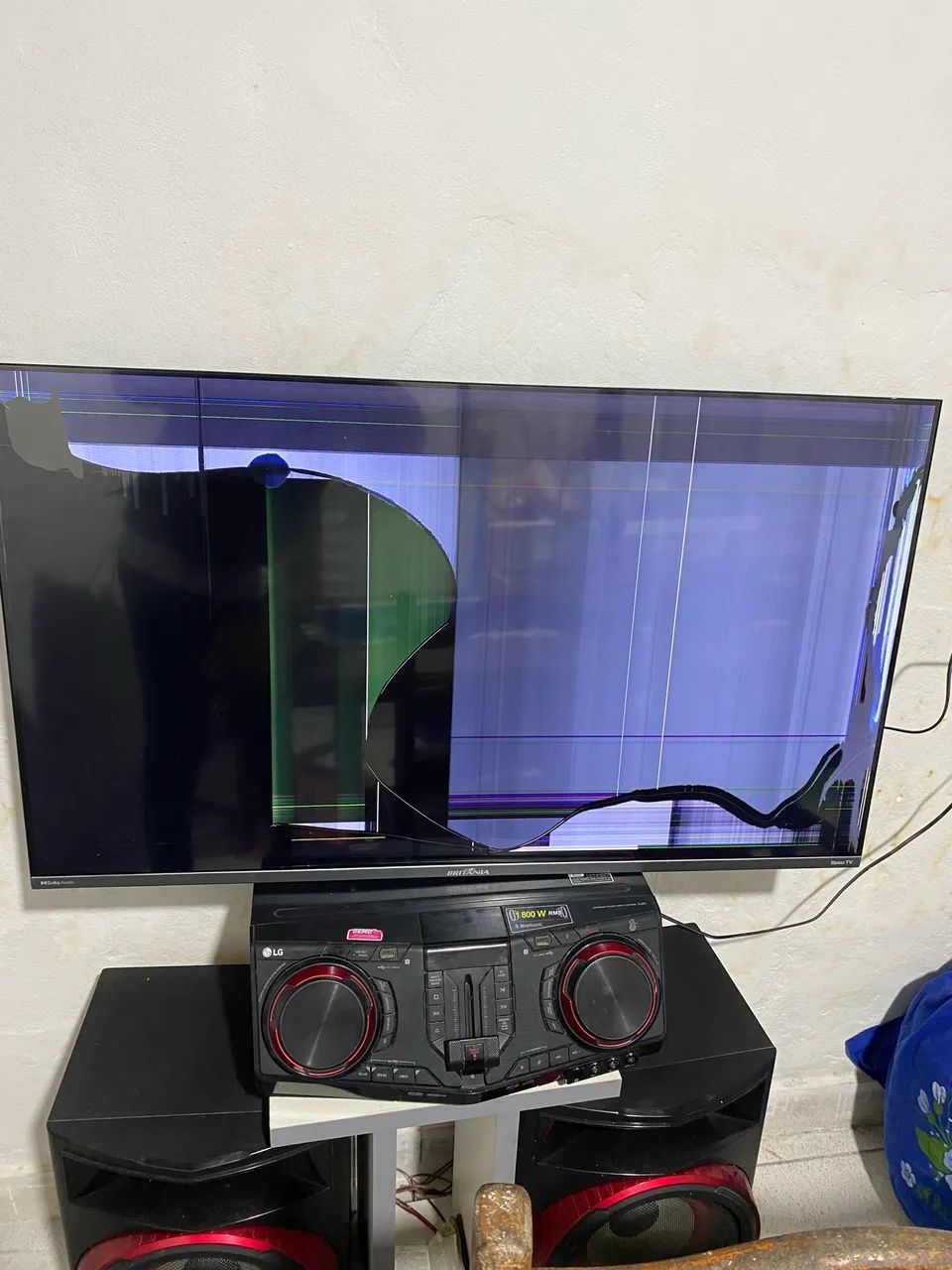 Vendo tv 43 polegadas roku com defeito, preço a negociar!!! - Foto 2