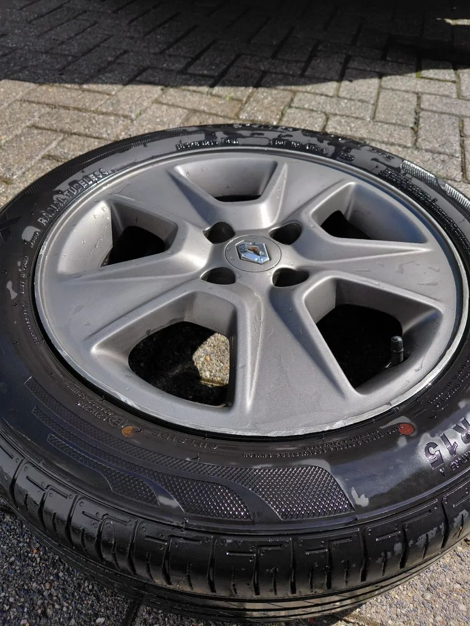 PNEU E RODA ARO 15 AVULSA RENAULT LOGAN SANDERO - Foto 5