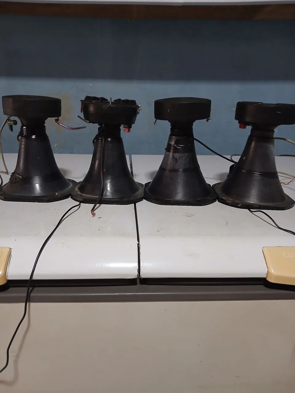 Vendo 4 Cornetas !