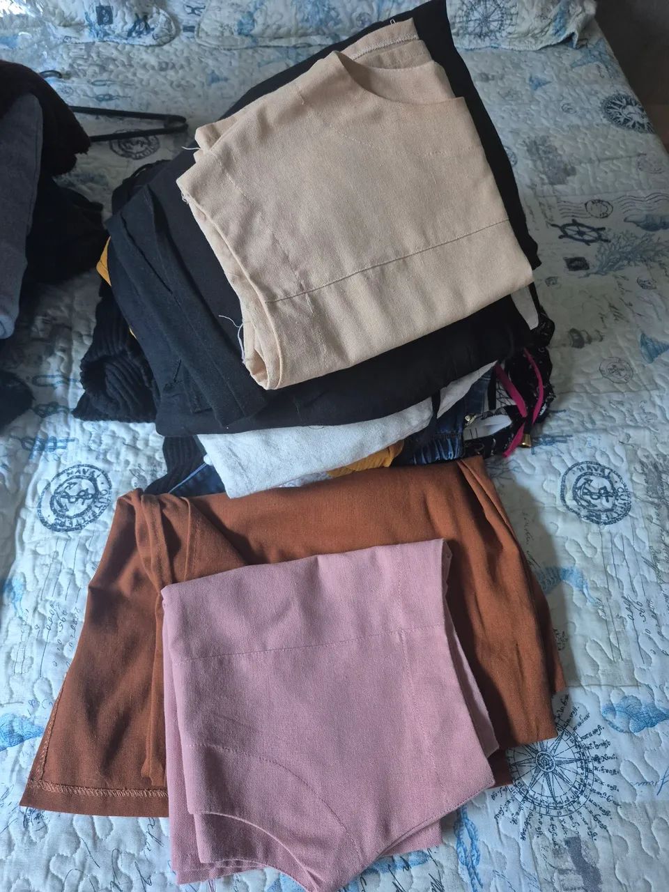 LOTE DE ROUPAS FEMININAS  - Foto 2