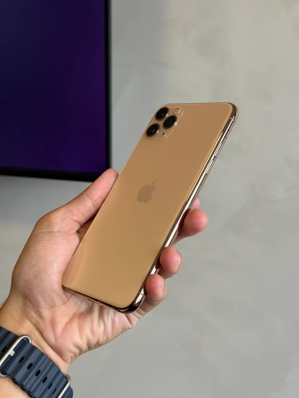 iPhone 11 Pro Max 256gb Dourado - Celulares e Smartphones