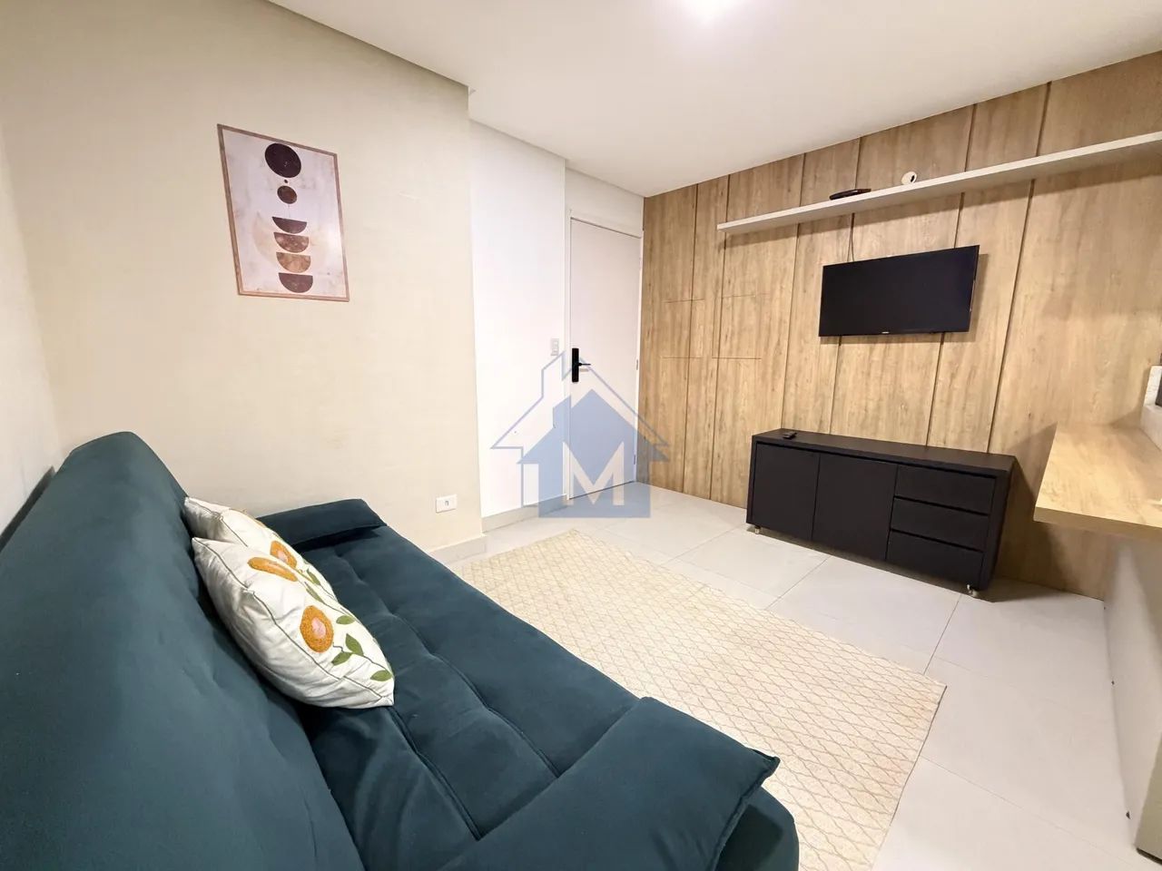 Apartamento Mobiliado, 1 Suíte e 1 Quarto, Sacada com Churrasqueira, no Centro!