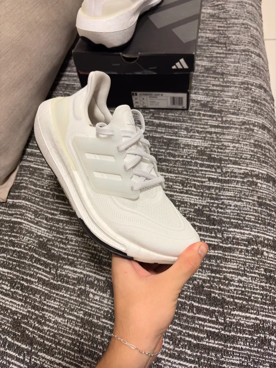 Tênis ULTRABOOST LIGHT W - Foto 4