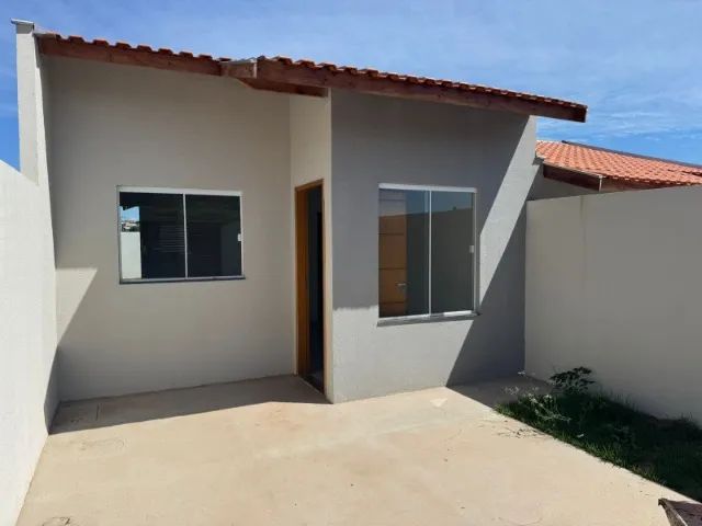 Casa Nova com 3 quartos e amplo espaço externo.