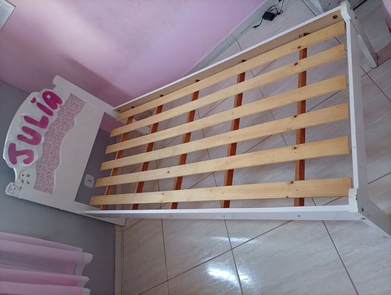 Vende -se cama de solteiro 