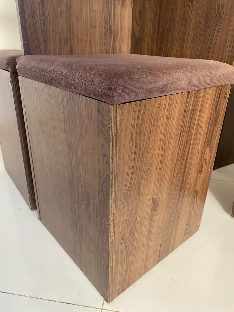 Mesa de Jantar com 4 Bancos Baú - Excelente Estado