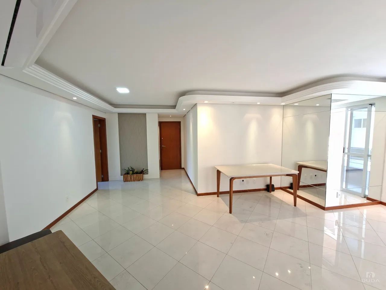 Apartamento de 4 quartos para alugar na Agronômica
