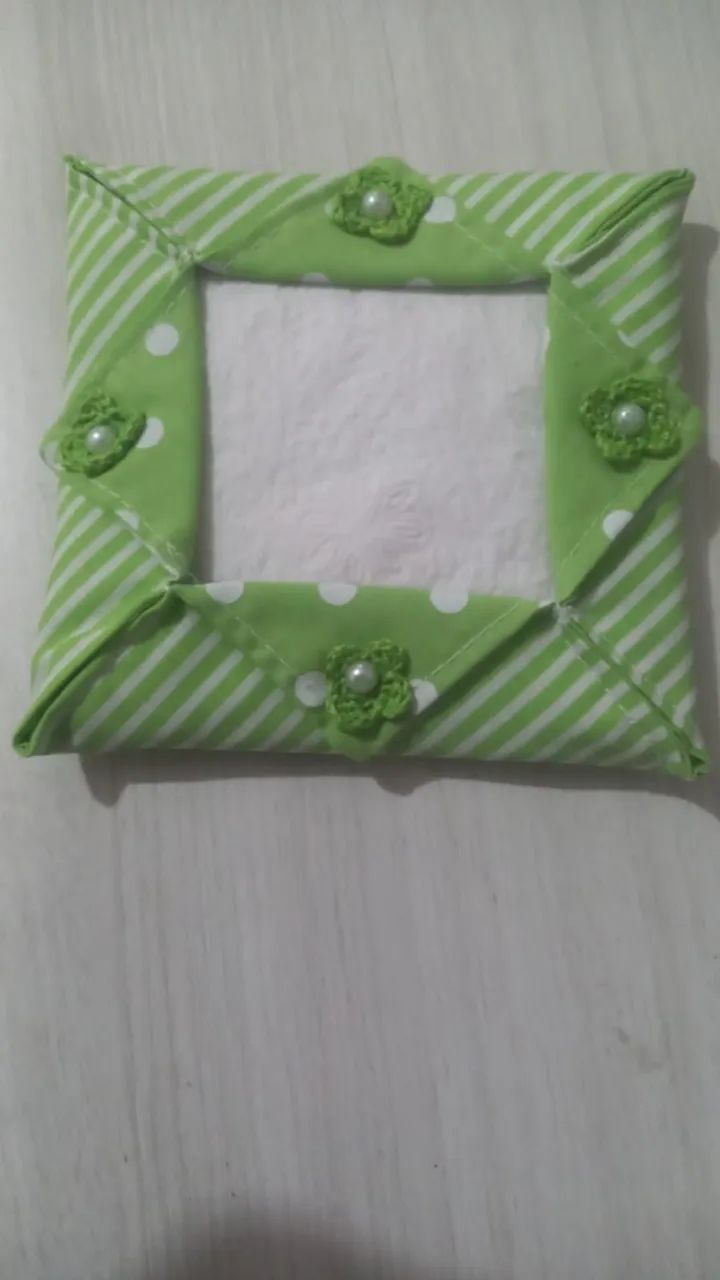 Porta guardanapos em tecido novo.