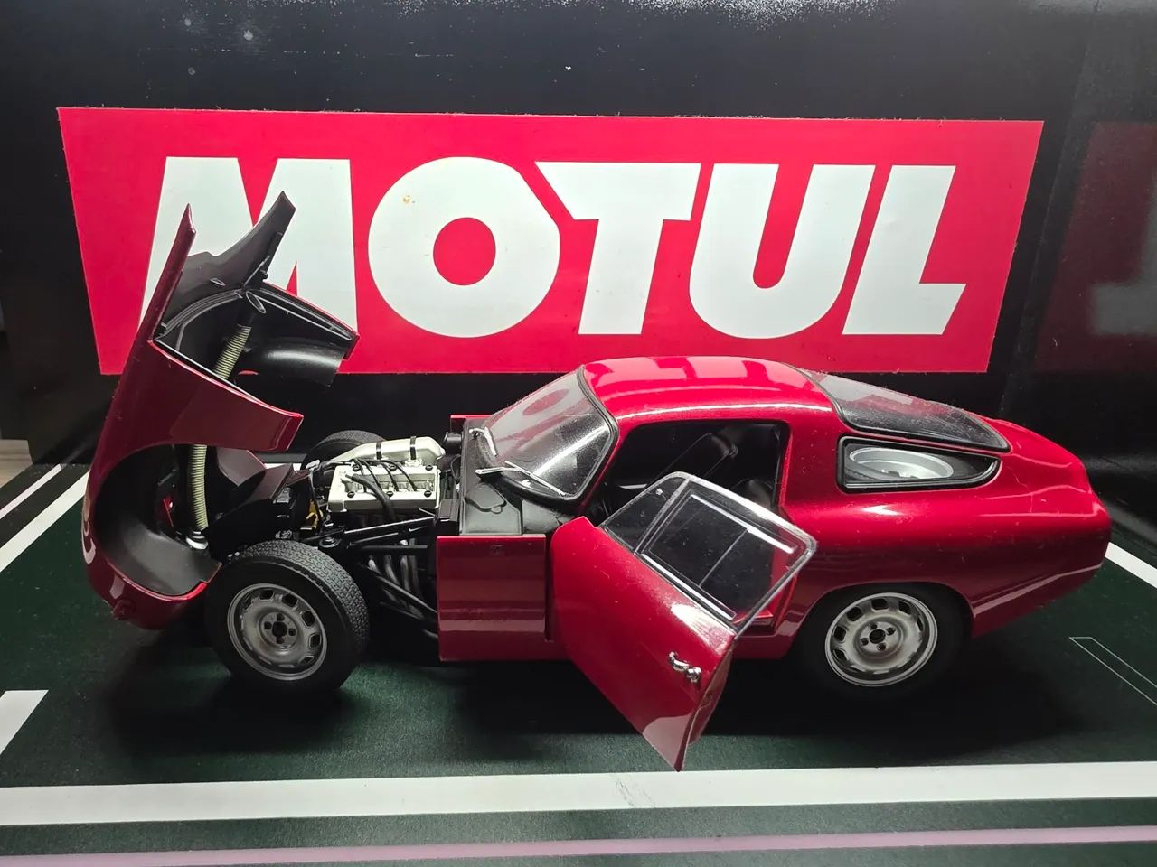 Miniatura 1.18 Alfa Romeu autoart Giulia TZ Museo Storico
