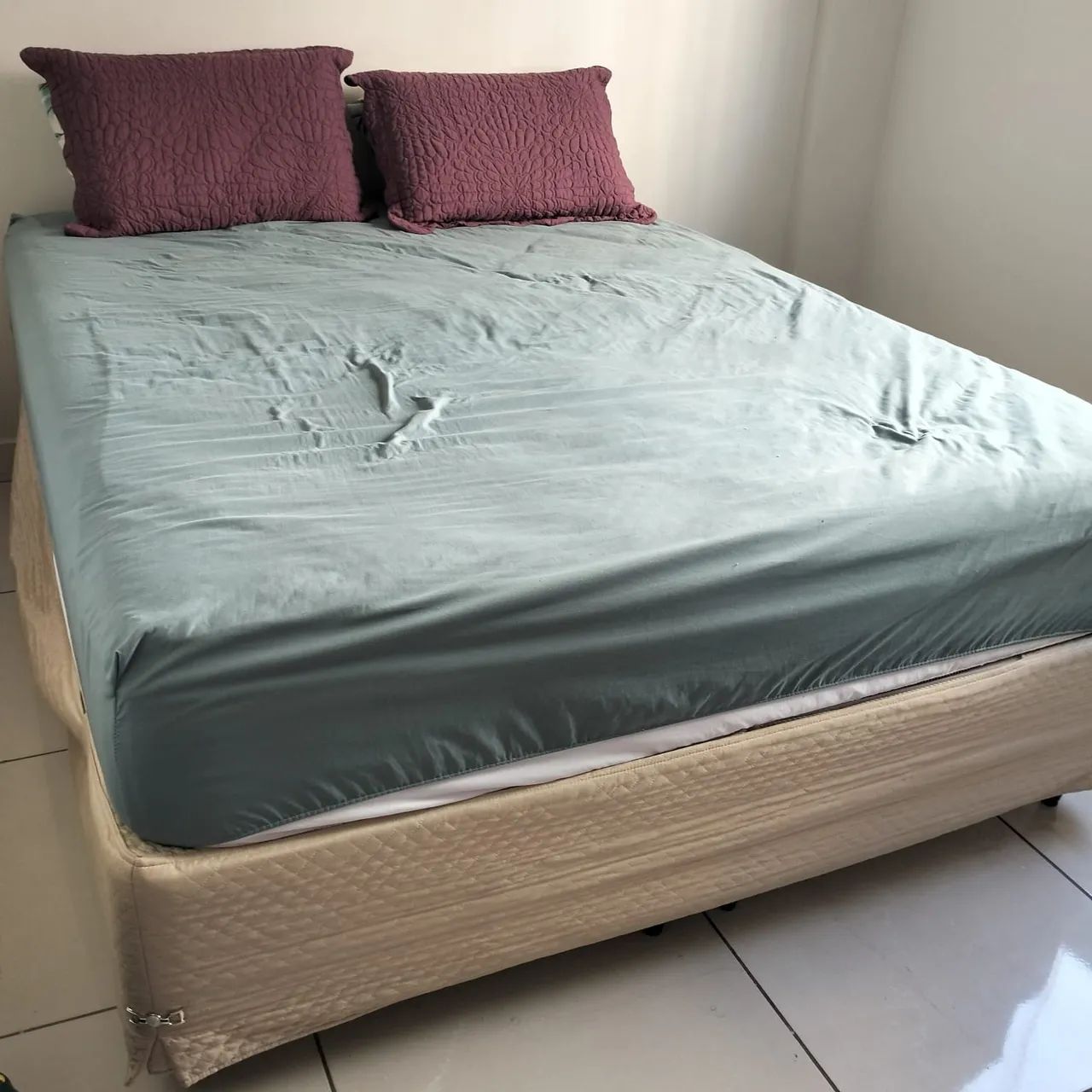 Cama box Queen com colchão - Foto 3