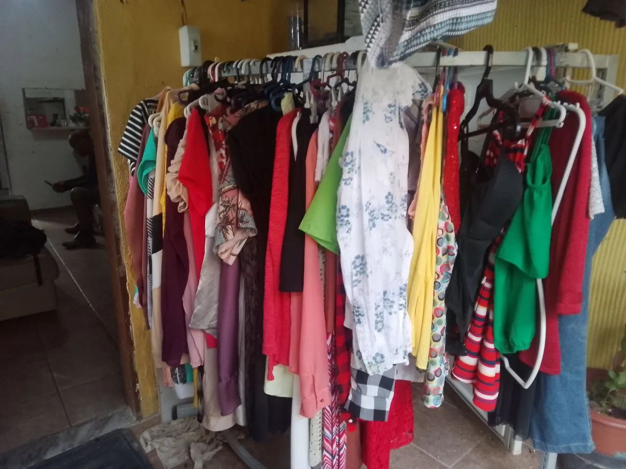 Vende-se roupa vários tamanhos  - Foto 4