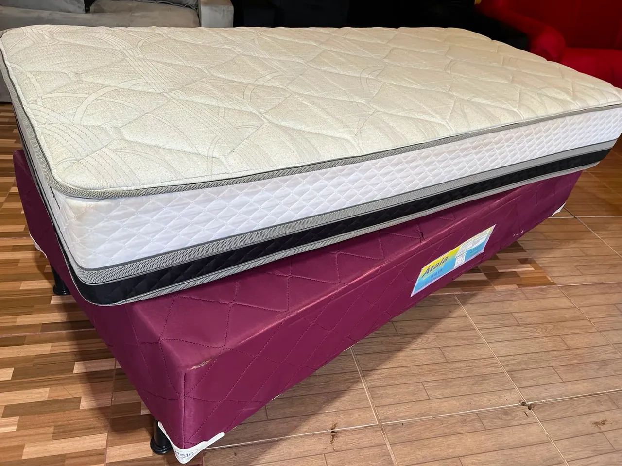 Cama box solteiro molas ensacadas usada